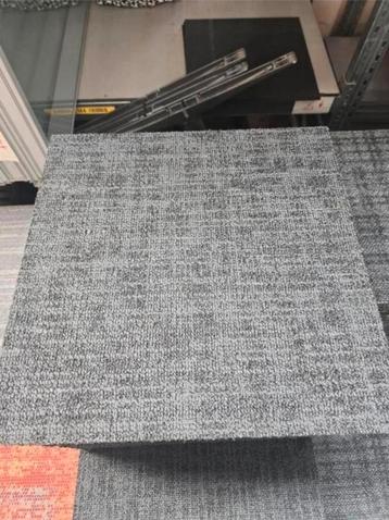 Tapijttegels 50x50cm  beschikbaar voor biedingen