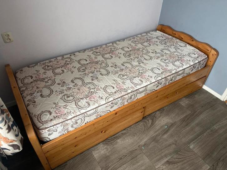 Houten Eenpersoonsbed, Huis en Inrichting, Slaapkamer | Bedden, Gebruikt, Eenpersoons, 90 cm, 200 cm, Hout, Bruin, Ophalen