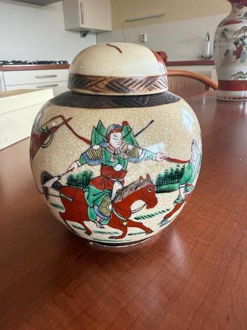 Chinese pot beschikbaar voor biedingen