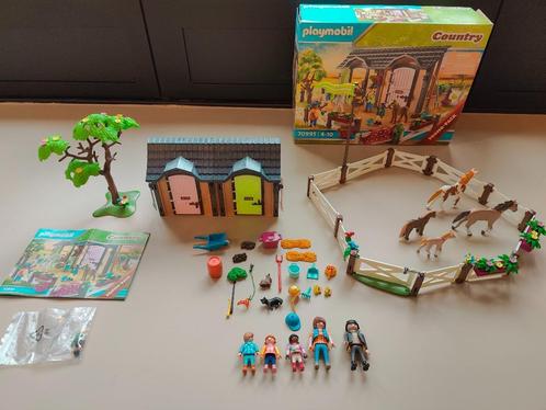 PLAYMOBIL Country - Rijlessen Met Paardenboxen - 70995, Kinderen en Baby's, Speelgoed | Playmobil, Zo goed als nieuw, Complete set