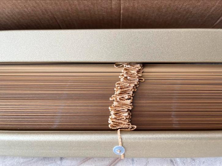 Goudkleurige jaloezie, Huis en Inrichting, Stoffering | Gordijnen en Lamellen, Nieuw, 150 tot 200 cm, 50 tot 100 cm, Overige kleuren