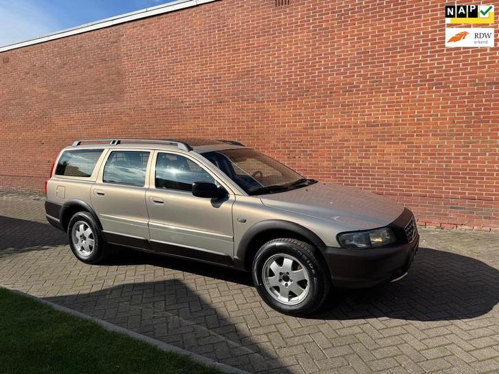 Volvo XC70 2.4 T AWD Comfort Line Airco Cruise, Auto's, Volvo, Bedrijf, Te koop, XC70, 4x4, ABS, Airbags, Airconditioning, Boordcomputer