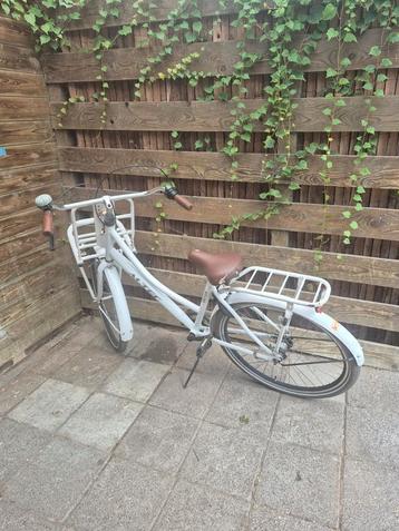 6 verschillende fietsen te koop beschikbaar voor biedingen