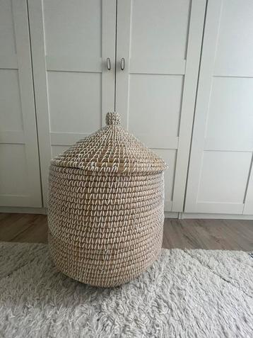 Rieten mand groot beschikbaar voor biedingen