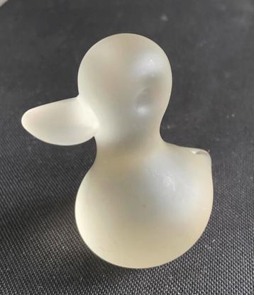2 Glas sculpturen van een eend en slak. beschikbaar voor biedingen