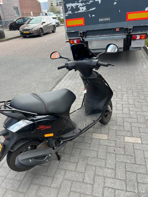 Piaggo zip e5, Fietsen en Brommers, Scooters | Piaggio, Zo goed als nieuw, Zip, Maximaal 45 km/u, Benzine, Ophalen