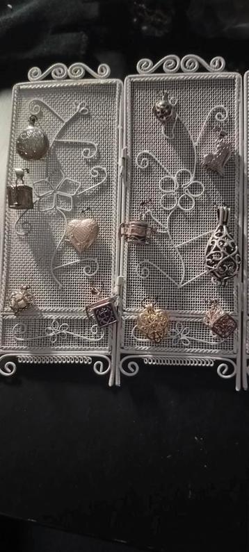 Diverse hangers gebedsdoosje wenshanger locket parfum beschikbaar voor biedingen