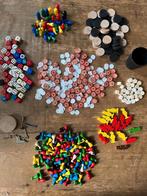 Spelletjes onderdelen. O.a damschijven, dobbelstenen enz., Hobby en Vrije tijd, Gezelschapsspellen | Bordspellen, Ophalen of Verzenden