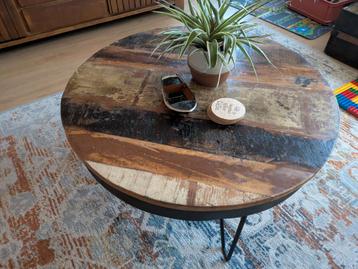 Stijlvolle, stevige salontafel beschikbaar voor biedingen
