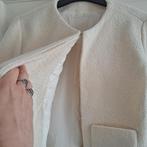 Maje chic blazer in bouclé creme met flap mt 38 artnr 49654, Kleding | Dames, Jasjes, Kostuums en Pakken, Maat 38/40 (M), Maje