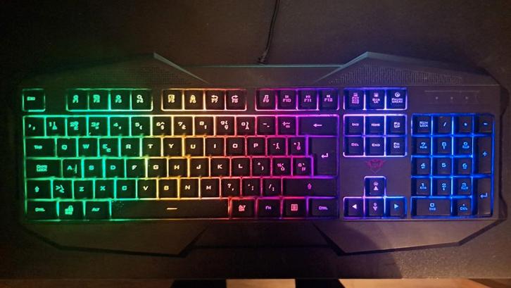Trust GXT 830 Avonn - Gaming Toetsenbord - Azerty, Computers en Software, Toetsenborden, Zo goed als nieuw, Qwerty, Bedraad, Gaming toetsenbord