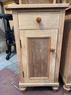 Twee oud grenen kastjes nachtkastjes met vitrine, Ophalen, Gebruikt, Minder dan 45 cm, 70 cm of meer