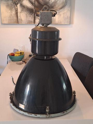 Industriële Hanglamp beschikbaar voor biedingen