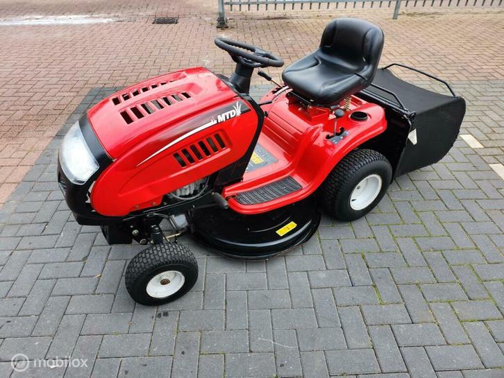 Zitmaaier  mtd achtervanger, Tuin en Terras, Zitmaaiers, Zo goed als nieuw, Ophalen of Verzenden