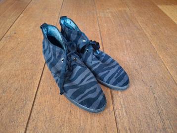 Maripé veterschoen met bruin zwarte print.
Maat 39. beschikbaar voor biedingen