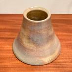 gesigneerd aardewerk vulkaan vaasje parelmoer door Mobach, Antiek en Kunst, Antiek | Keramiek en Aardewerk, Ophalen of Verzenden