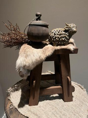 Diverse stoer sobere houten plateaus beschikbaar voor biedingen