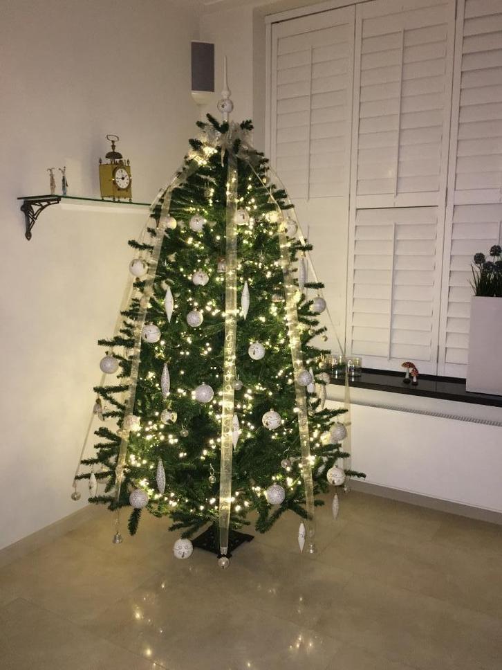 Komplete kunst kerstboom , met versiering en lichtjes., Diversen, Kerst, Zo goed als nieuw, Ophalen