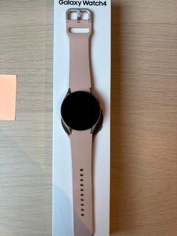Zo goed als nieuwe galaxy watch4 pink gold beschikbaar voor biedingen