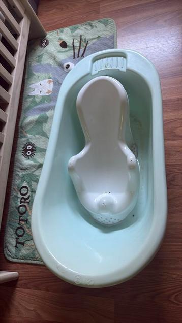 Baby bad met inzet en standaard beschikbaar voor biedingen
