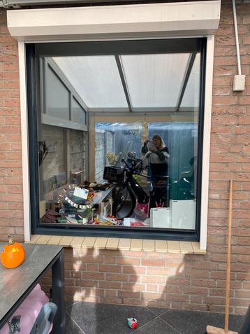 Rolluik handbediend beschikbaar voor biedingen