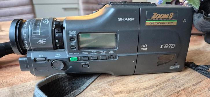 Sharp Zoom 8 C670 Camcorder + Hama Lamp, Audio, Tv en Foto, Videocamera's Analoog, Camera, 8mm, Ophalen of Verzenden
