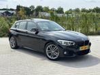 BMW 118i | M-SPORT | H&K | LEER | 18" | PANO | CARPLAY | Aut, Auto's, BMW, 65 €/maand, Zwart, Bruin, 650 kg