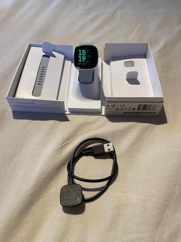 Fitbit Sense 2 – compleet met doos, oplader & extra bandjes beschikbaar voor biedingen