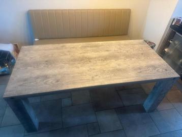 Eettafel (180 lang) beschikbaar voor biedingen