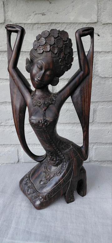 Balinese Houten Danseres Beeld beschikbaar voor biedingen