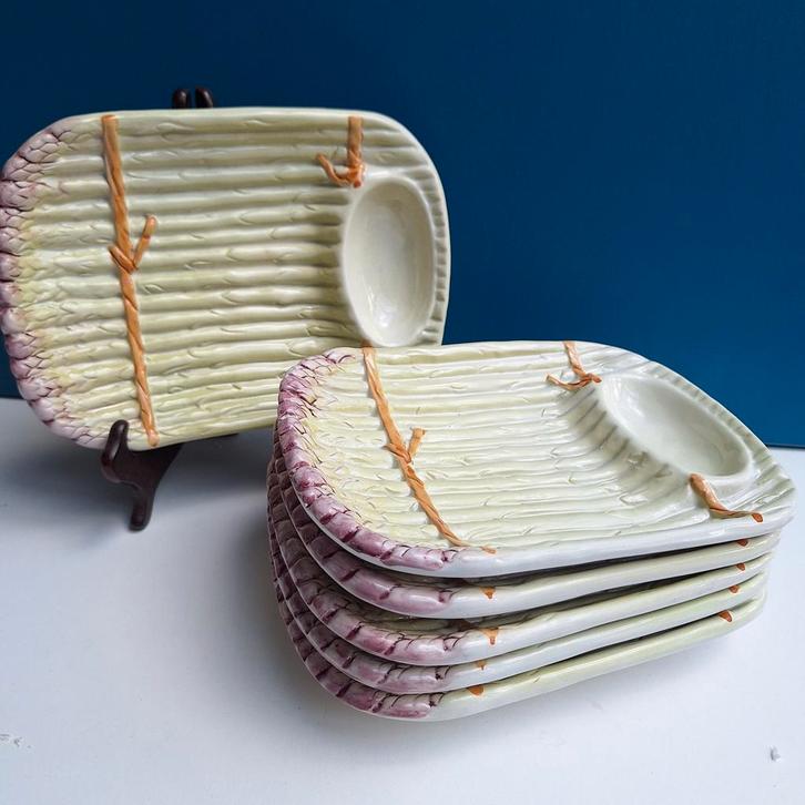 Barbotine asperge borden - Brocante Aardewerk, Huis en Inrichting, Keuken | Servies, Zo goed als nieuw, Bord(en), Overige stijlen