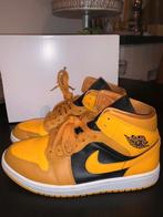 Air jordan 1 mid chutney Taxi, Kleding | Dames, Geel, Sneakers of Gympen, Gedragen, Ophalen