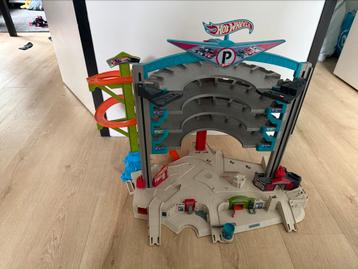 Hotwheels garage en diverse playsets  beschikbaar voor biedingen