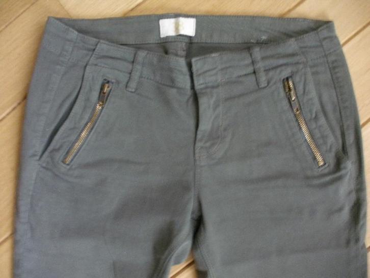 ZARA Basic DEPT broek CHINO kaki groen maat 38, Kleding | Dames, Broeken en Pantalons, Zo goed als nieuw, Maat 38/40 (M), Groen