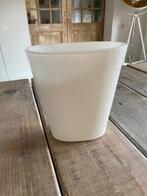 Moderne vaas van mat wit glas. Witte glazen bloemenvaas., Ophalen, Wit, Minder dan 50 cm, Glas