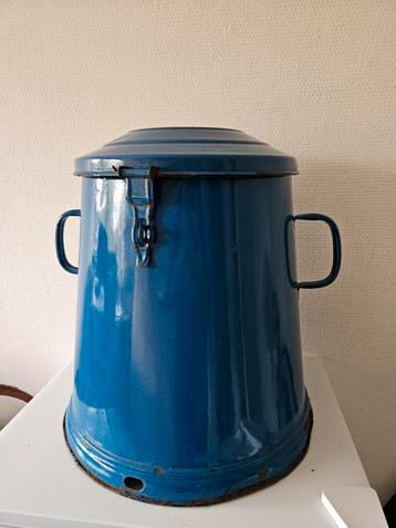 Vintage blauwe emaille vetpot beschikbaar voor biedingen