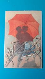 Romantisch koppel onder paraplu. Reliëf, Ophalen of Verzenden, Voor 1920, Ongelopen, Overige thema's