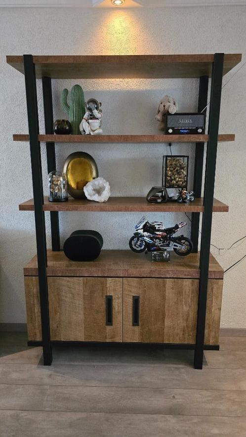 Wandkast, Huis en Inrichting, Kasten | Wandmeubels, Zo goed als nieuw, 200 cm of meer, Minder dan 150 cm, 25 tot 50 cm, Met deur(en)