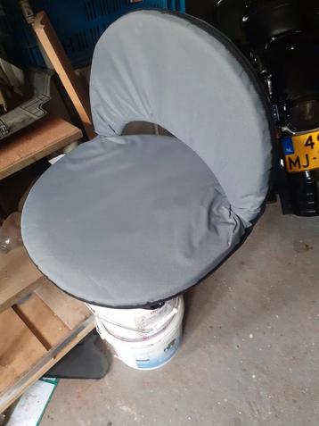 Klapstoeltjes groundchair.zeer handig klein om mee te nemen. beschikbaar voor biedingen