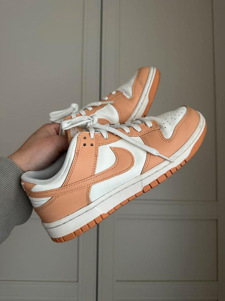 Nike Dunk Low Harvest Moon, Kleding | Dames, Schoenen, Zo goed als nieuw, Sneakers of Gympen, Beige, Ophalen of Verzenden