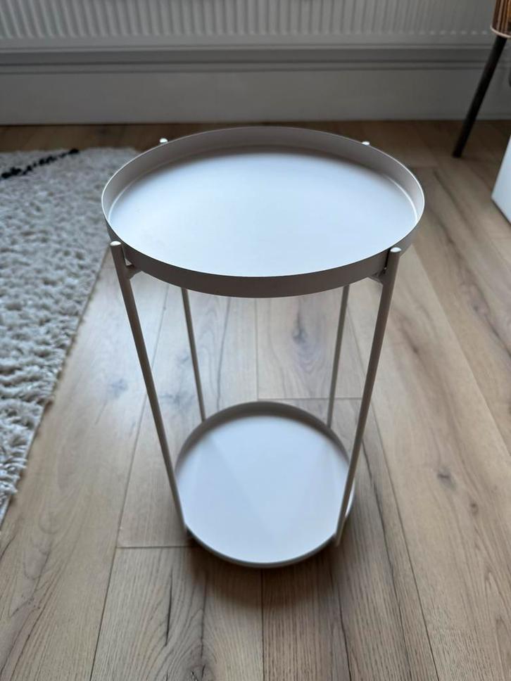 Leuk lichtroze bijzettafeltje - Søstrene Grene, Huis en Inrichting, Tafels | Bijzettafels, Zo goed als nieuw, Rond, Minder dan 55 cm