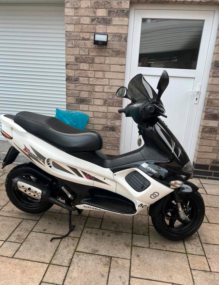 Gilera runner 50cc -zeldzaam, Fietsen en Brommers, Scooters | Piaggio, Zo goed als nieuw, Overige modellen, Ophalen
