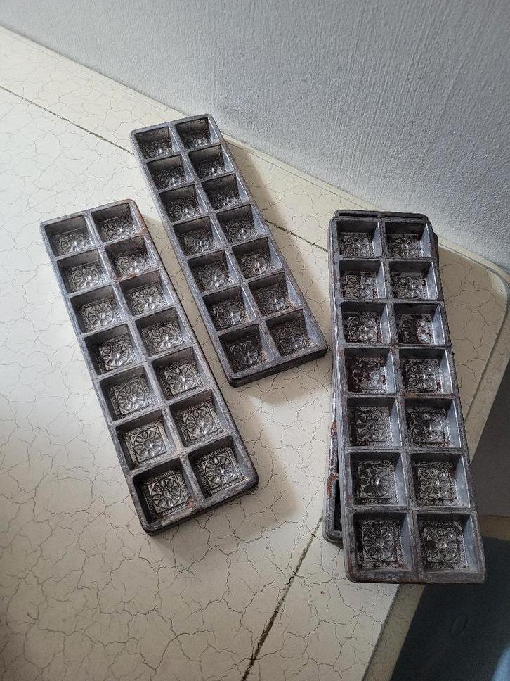 zeer oude chocolademallen voor bonbons p/st 5 euro, Antiek en Kunst, Curiosa en Brocante, Ophalen of Verzenden