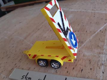 Speelgoed Aanhanger 12 cm lang Politie Verkeersaanwijzer beschikbaar voor biedingen