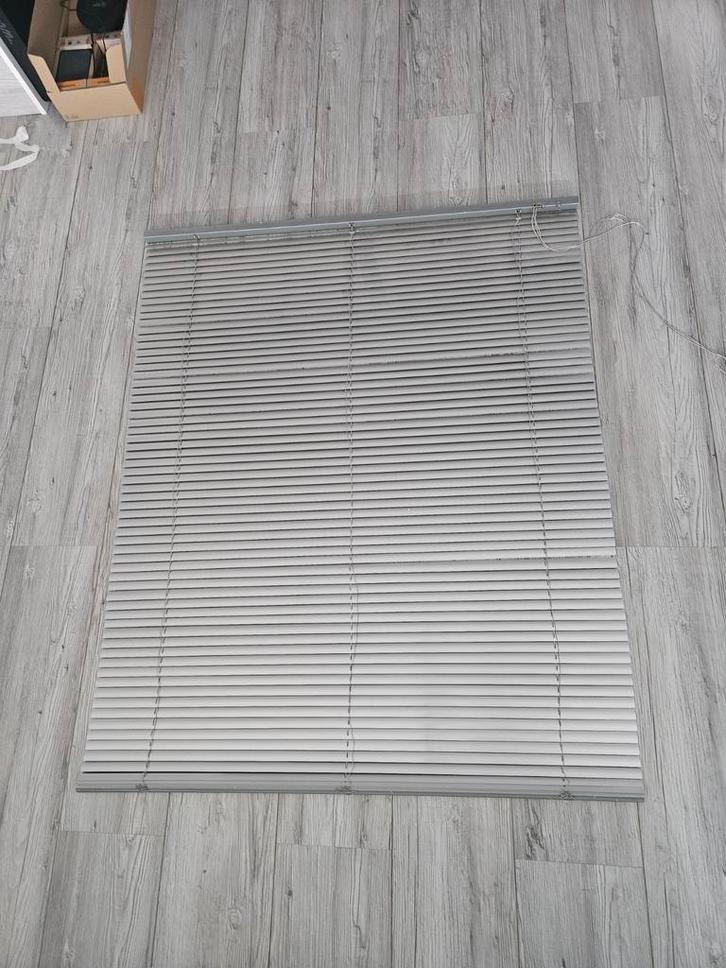 Aluminium zilveren Luxaflex - Set of Los, Huis en Inrichting, Stoffering | Gordijnen en Lamellen, Gebruikt, Grijs, Ophalen