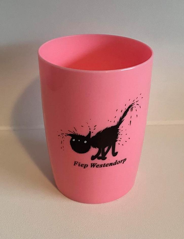 Roze plastic beker met afbeelding van Siepie. Hoogte 10 cm., Verzamelen, Poppetjes en Figuurtjes, Zo goed als nieuw, Ophalen of Verzenden