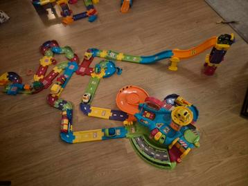 VTech Toet Toet Autobaan + 10 Auto's - Uitstekend! beschikbaar voor biedingen