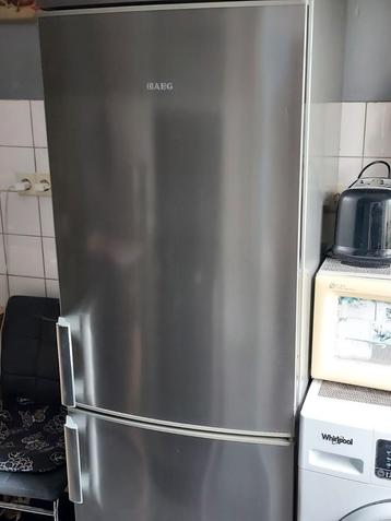 AEG koelkast ( alleen ophalen) beschikbaar voor biedingen