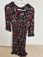 Mooie Ba&sh jurk met bloemenprint - Maat M, Kleding | Dames, Jurken, Maat 38/40 (M), Zwart, Ophalen of Verzenden, Zo goed als nieuw