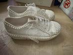 Elegante bruids- of gelegenheidsschoenen, Ophalen of Verzenden, Zo goed als nieuw, Wit, Sneakers of Gympen